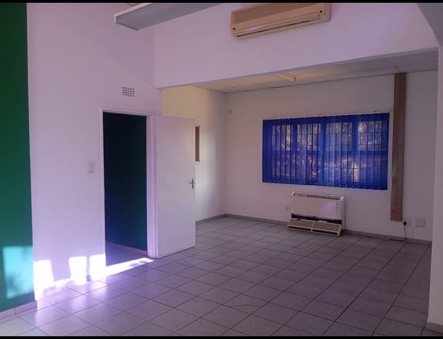 137M² OFFICE TO LET IN ROCKY DRIFT